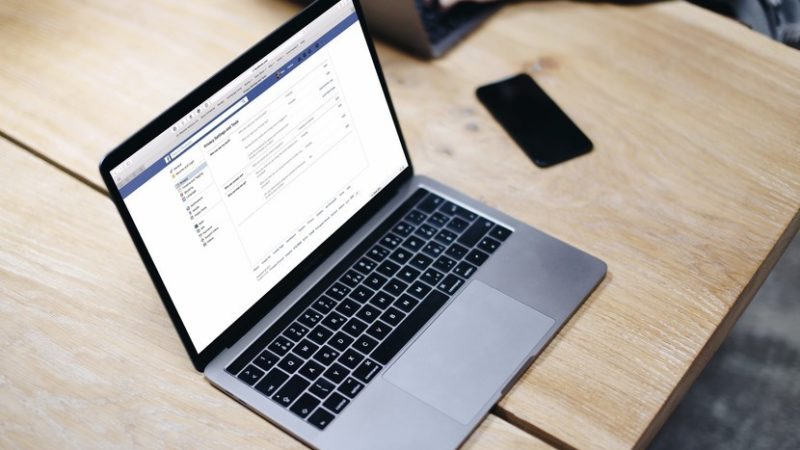 Comment puis-je modifier mon modèle de page Facebook ?